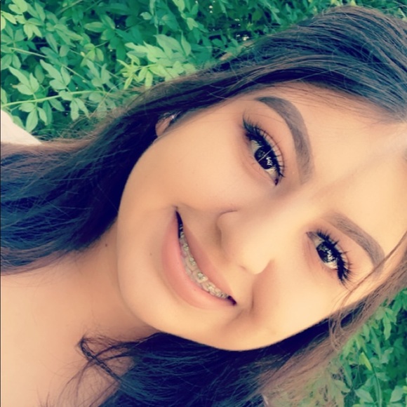 Meet your Posher, Estefania - Picture 1 of 1